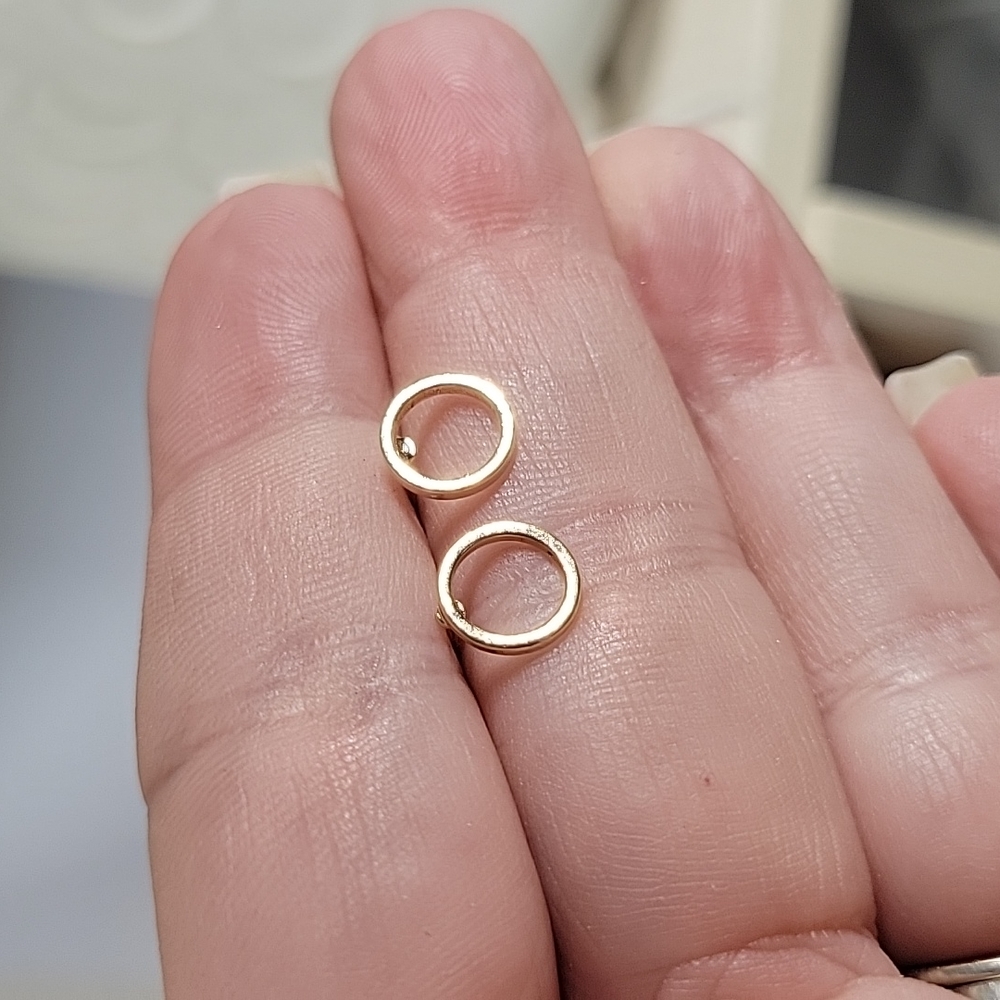 Petit Hollow Stud Earrings - Picture 3 of 4